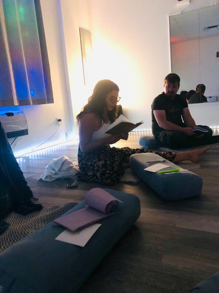 Supportive writing community during a creative workshop